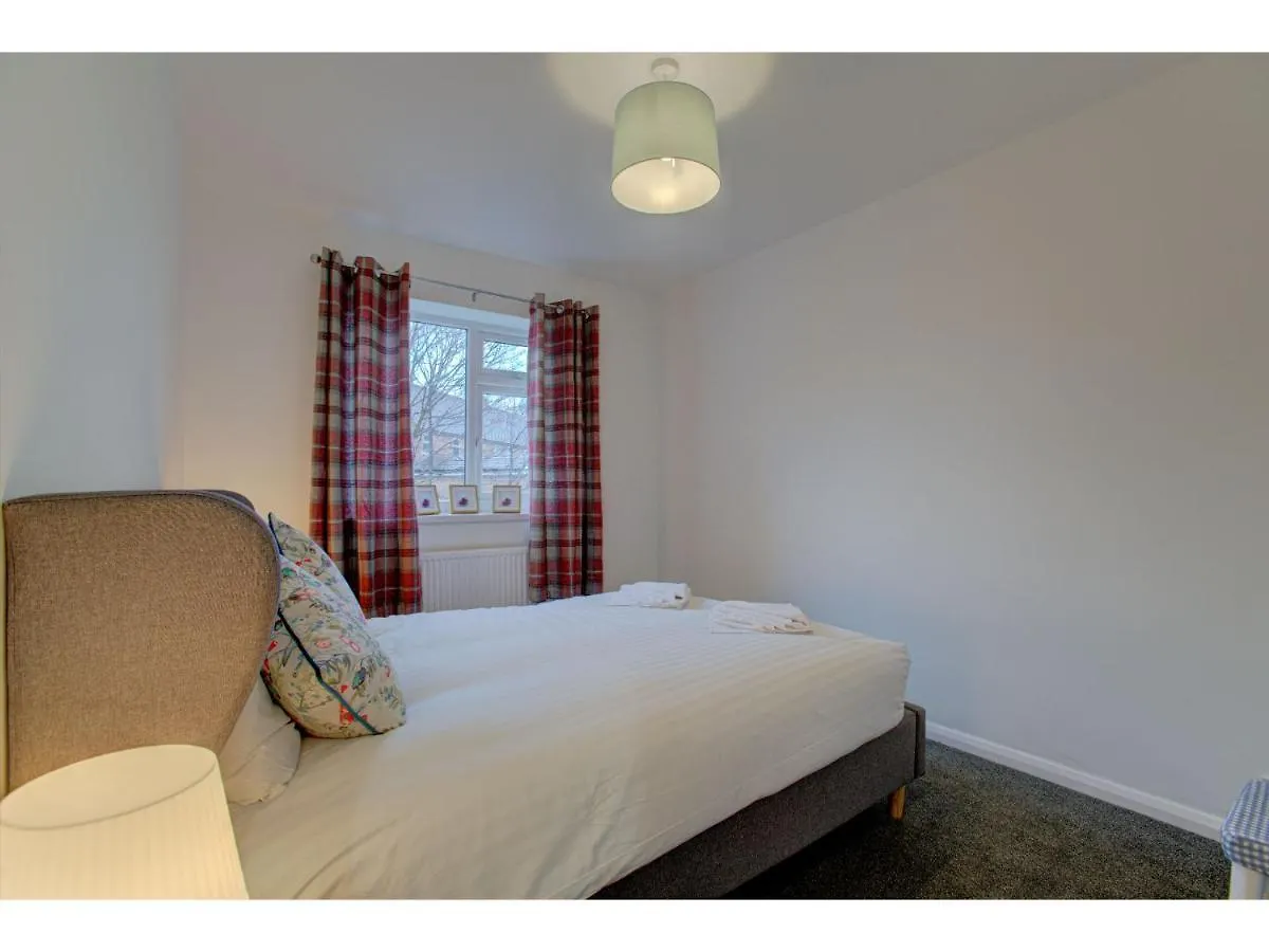 Gorgeous 3 Bed Home Near Manchester Airport