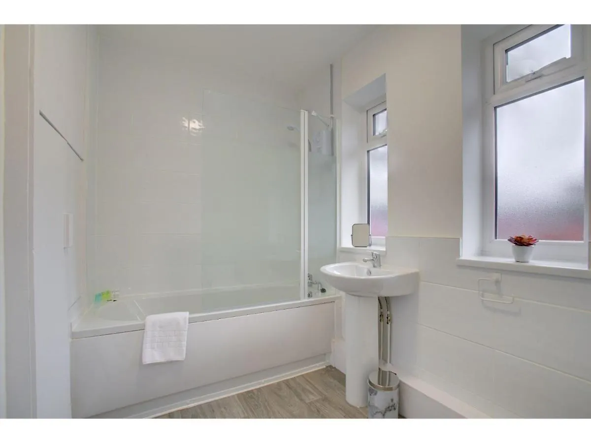 Gorgeous 3 Bed Home Near Manchester Airport Tatil Evi