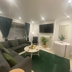 Holiday home Charming 3-bed House Near Central, Manchester