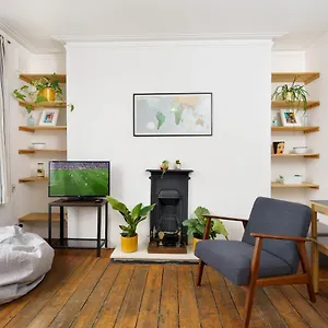 https://50-meters-to-the-metro.cambridgehotelsuk.com