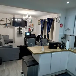 Homestay Garswood Road House, Manchester