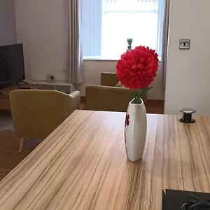 https://modern-two-bedroom-house-near-beach-durham-city.yorkshirehotels.net