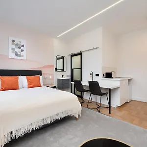 https://liveit-shoreditch.cambridgehotelsuk.com