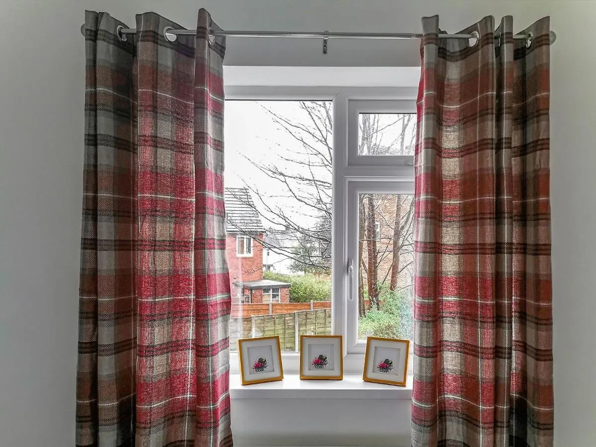 Gorgeous 3 Bed Home Near Manchester Airport 0*,