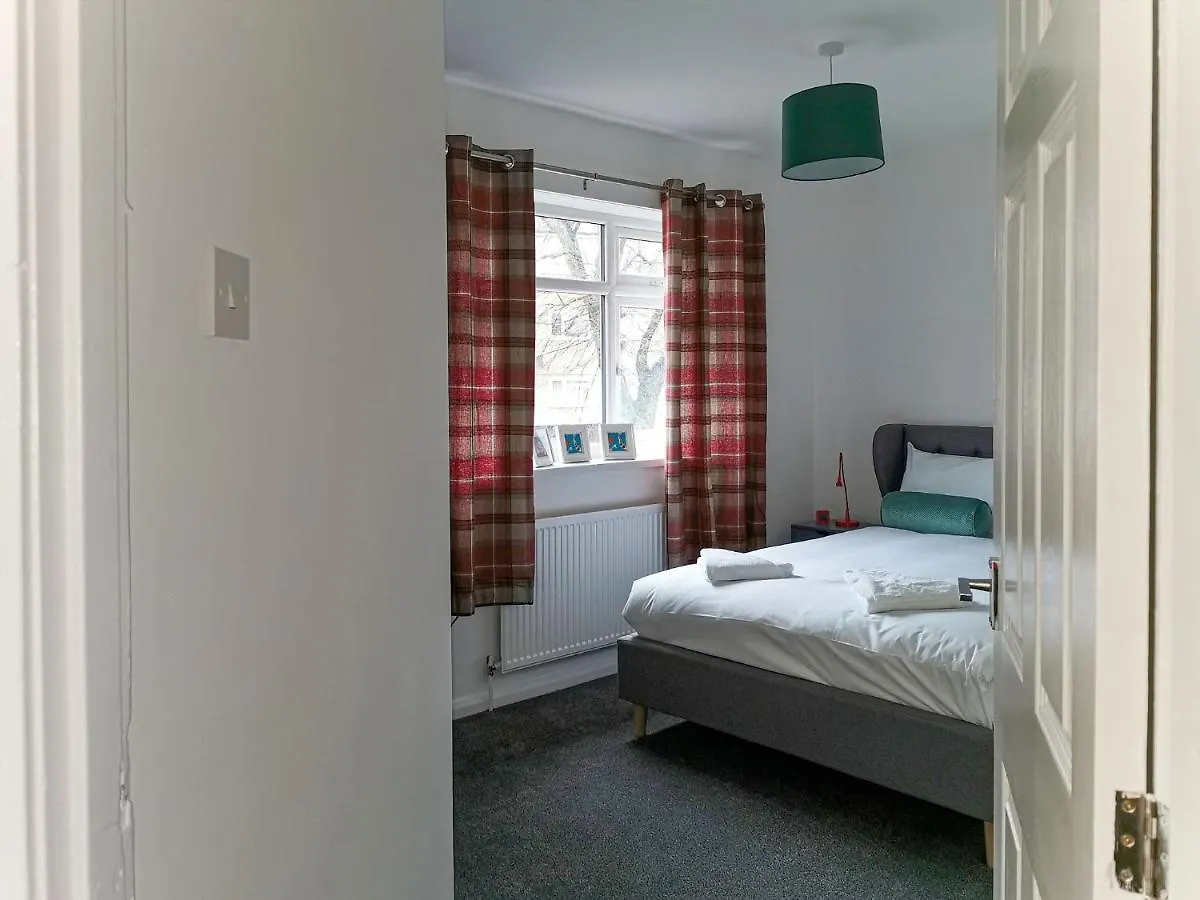 Gorgeous 3 Bed Home Near Manchester Airport Holiday home