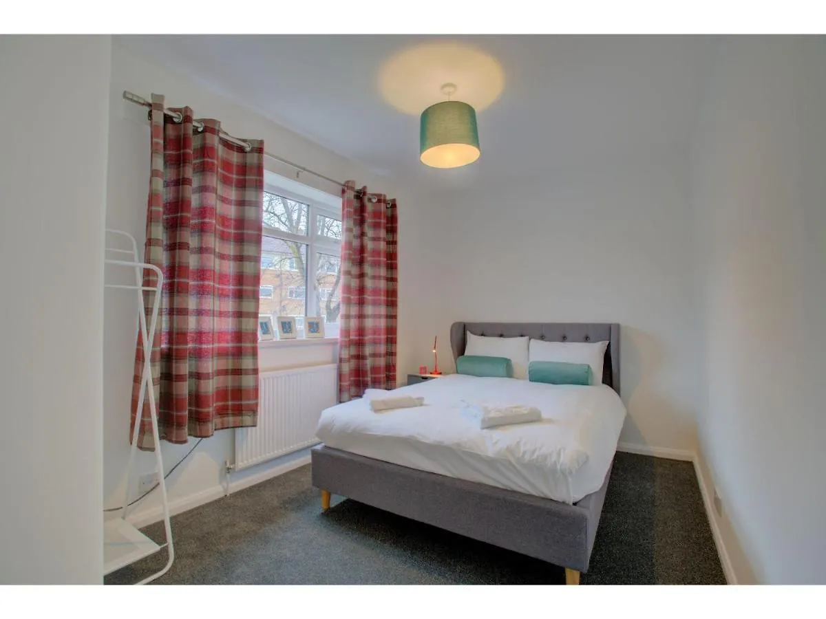 Gorgeous 3 Bed Home Near Manchester Airport
