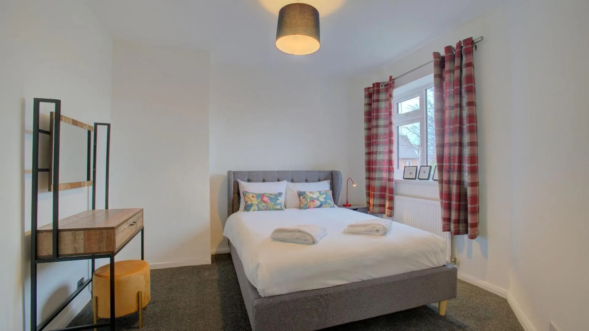 Gorgeous 3 Bed Home Near Manchester Airport