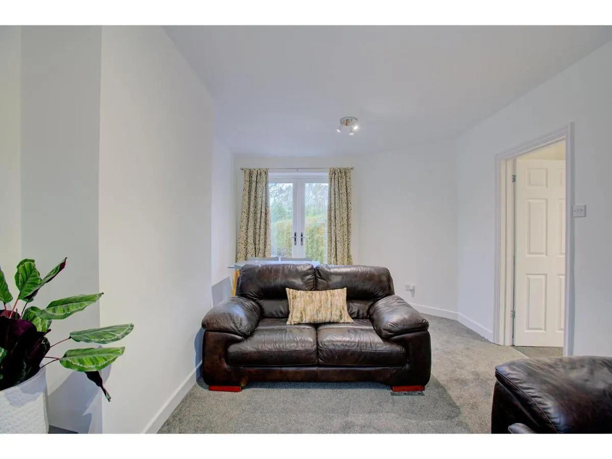 Gorgeous 3 Bed Home Near Manchester Airport Holiday home
