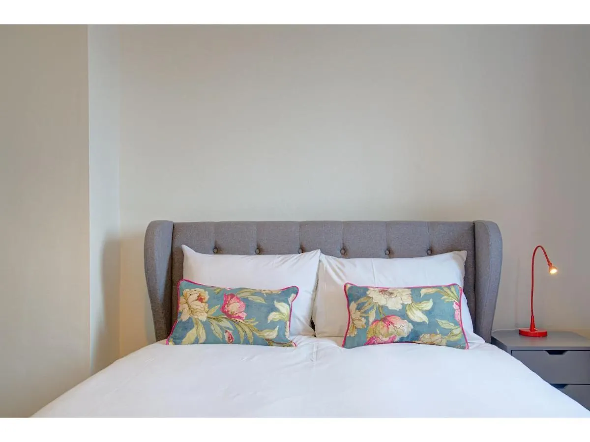 Gorgeous 3 Bed Home Near Manchester Airport United Kingdom